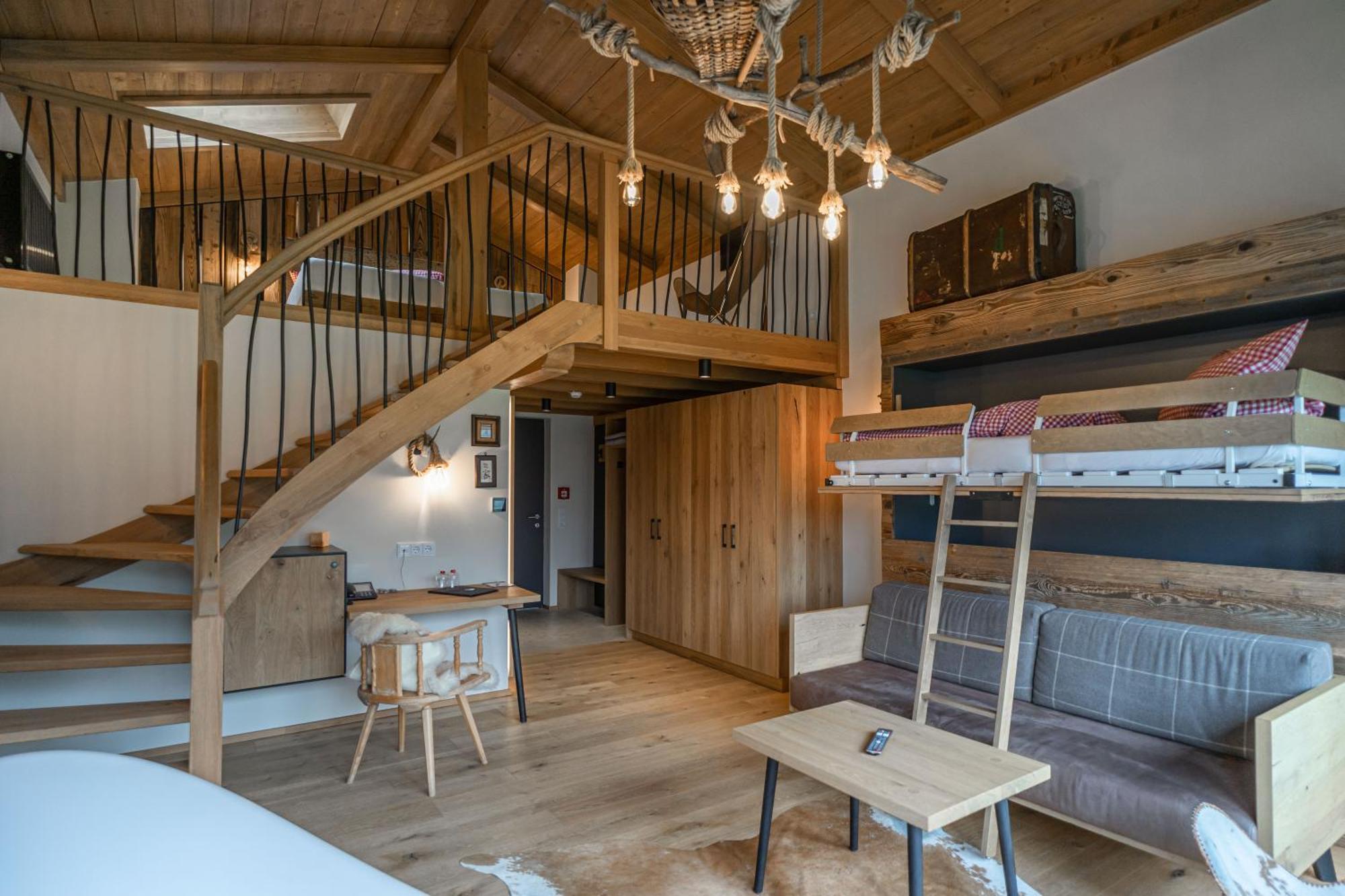 Hotel Landhaus Tirolerherz Sankt Ulrich am Pillersee Room photo